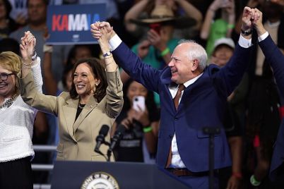 Kamala_Harris__Tim_Walz_-_53915639353.jpg